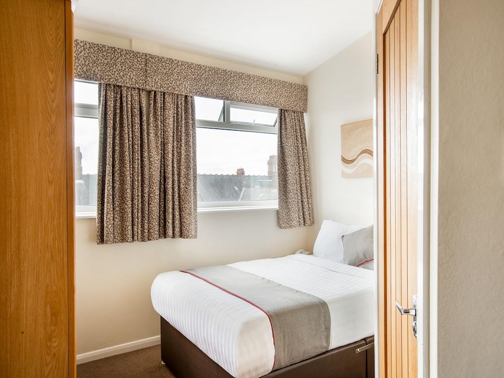 Dene Hotel Newcastle upon Tyne Bagian luar foto